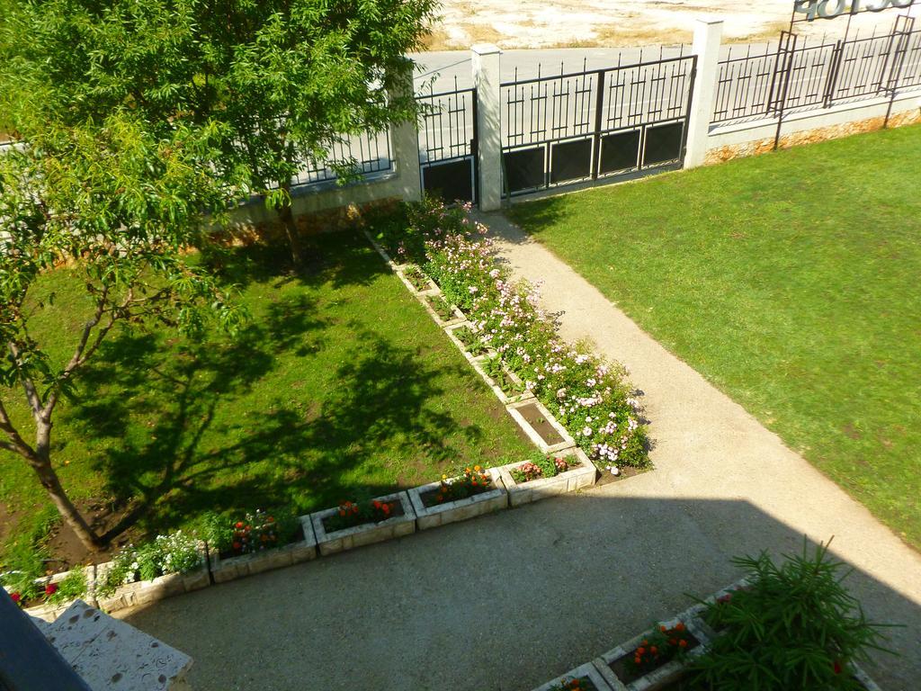 Aparthotel Prostor Kavarna Exterior photo